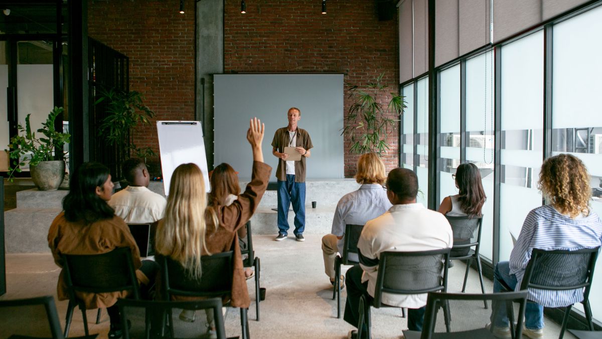 Prévenir les TMS dans les ateliers : 5 ajustements simples des postes de travail