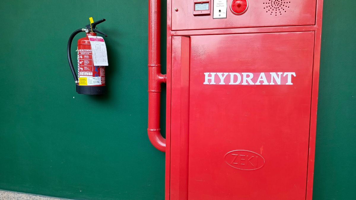 Comment faire la maintenance et vérification des extincteurs et installations incendie ?