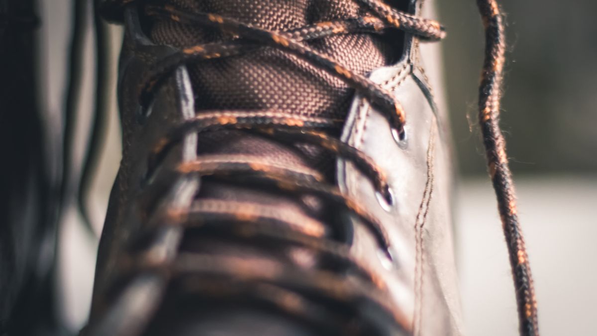 Comment évaluer les risques du poste avant de choisir des chaussures adaptées ?