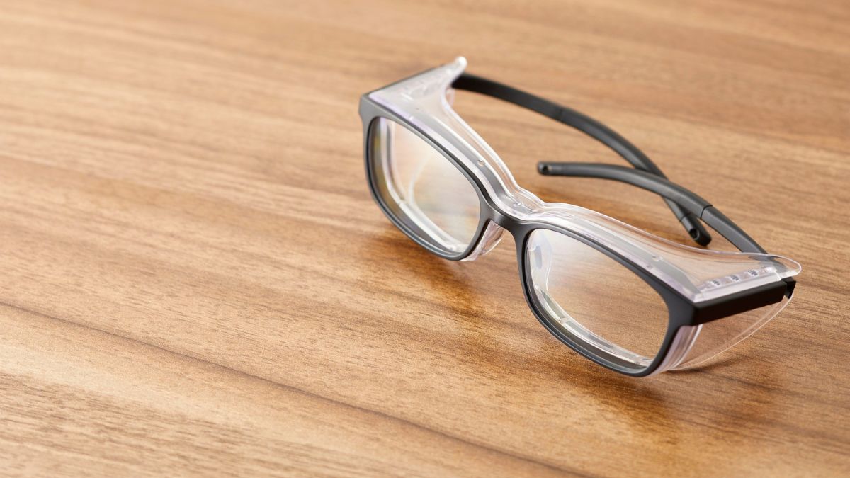 Quelles lunettes conviennent aux environnements humides ou poussiéreux ?