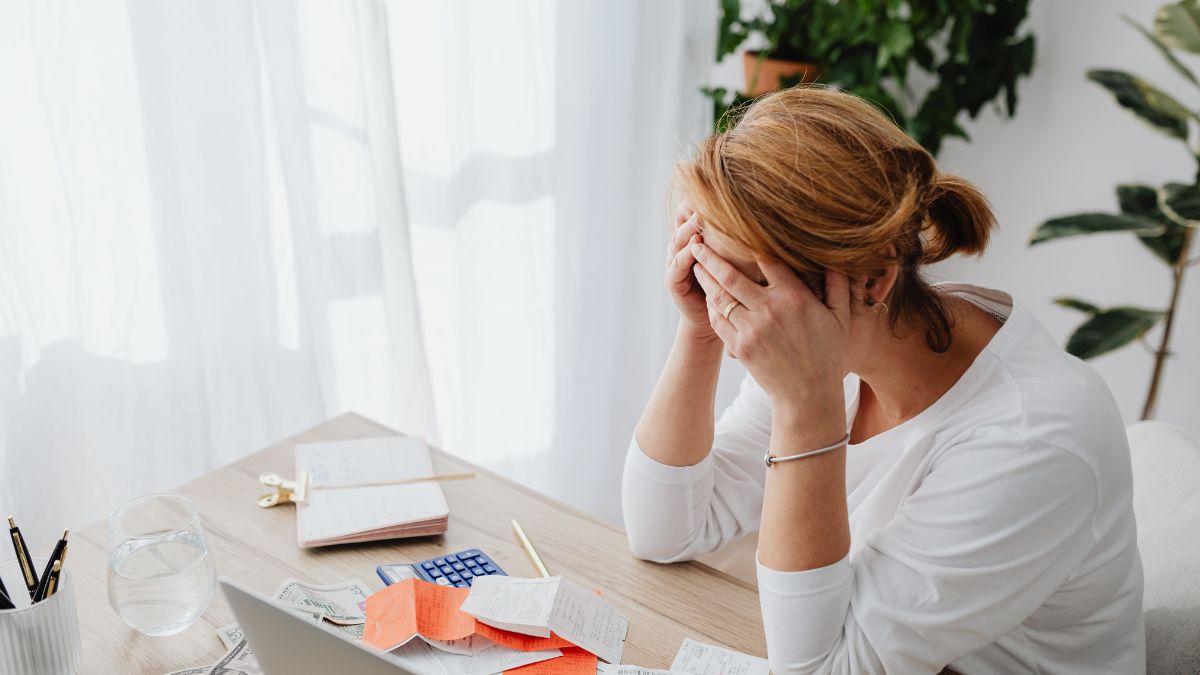 Les dangers invisibles des postes de bureau mal ventilés ou mal éclairés