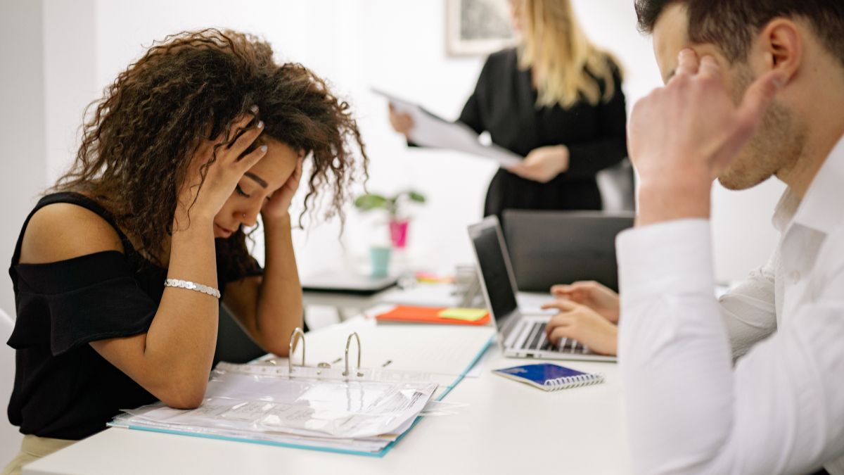 Bruit au travail : seuils réglementaires et mesures correctives indispensables